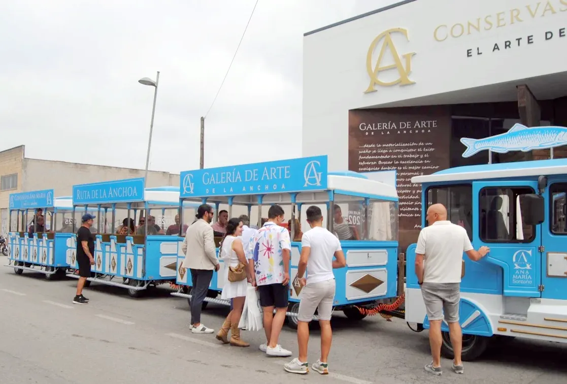 Tren turístico en el museo de la anchoa de Santoña